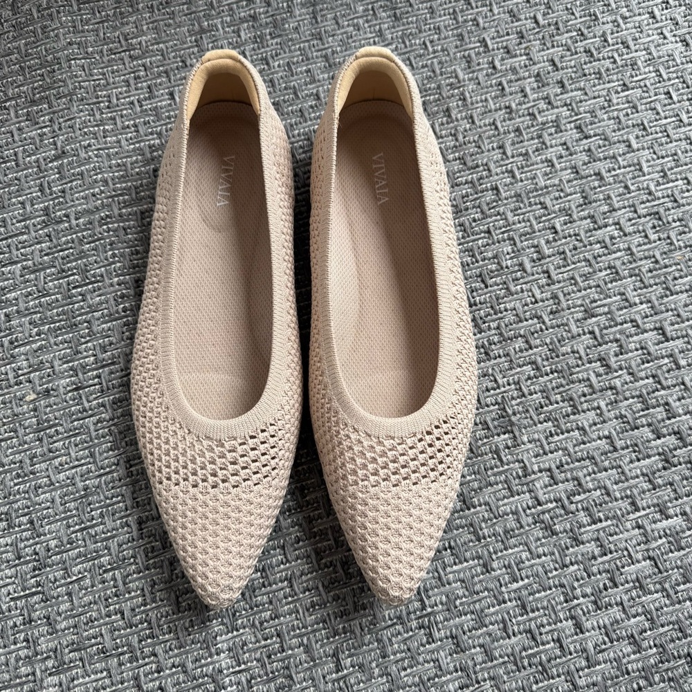 Vivaia Women's Beige Knit Pointed Toe Flats